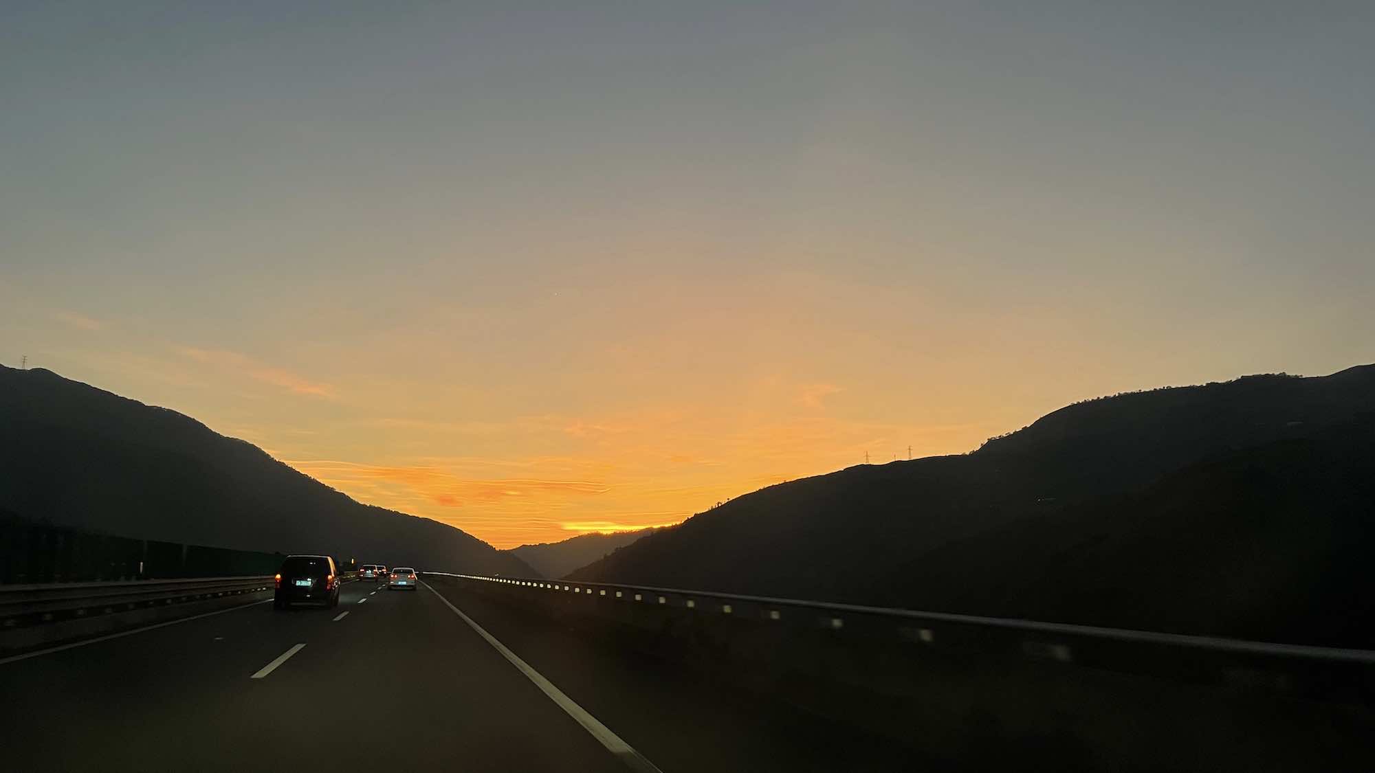 旅途中的夕阳