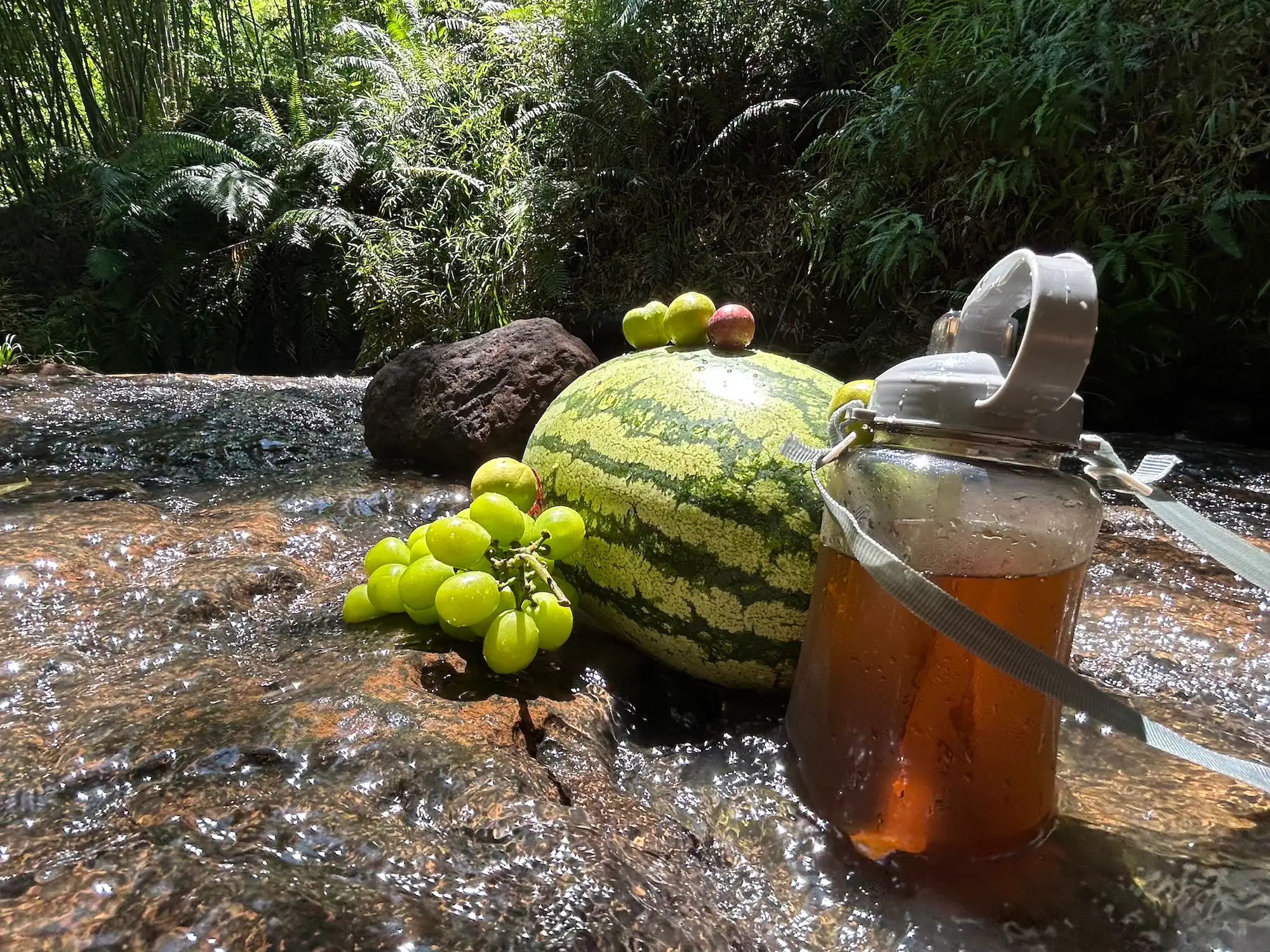 坐在溪水里啃冰西瓜，泸州还有这等神仙地儿