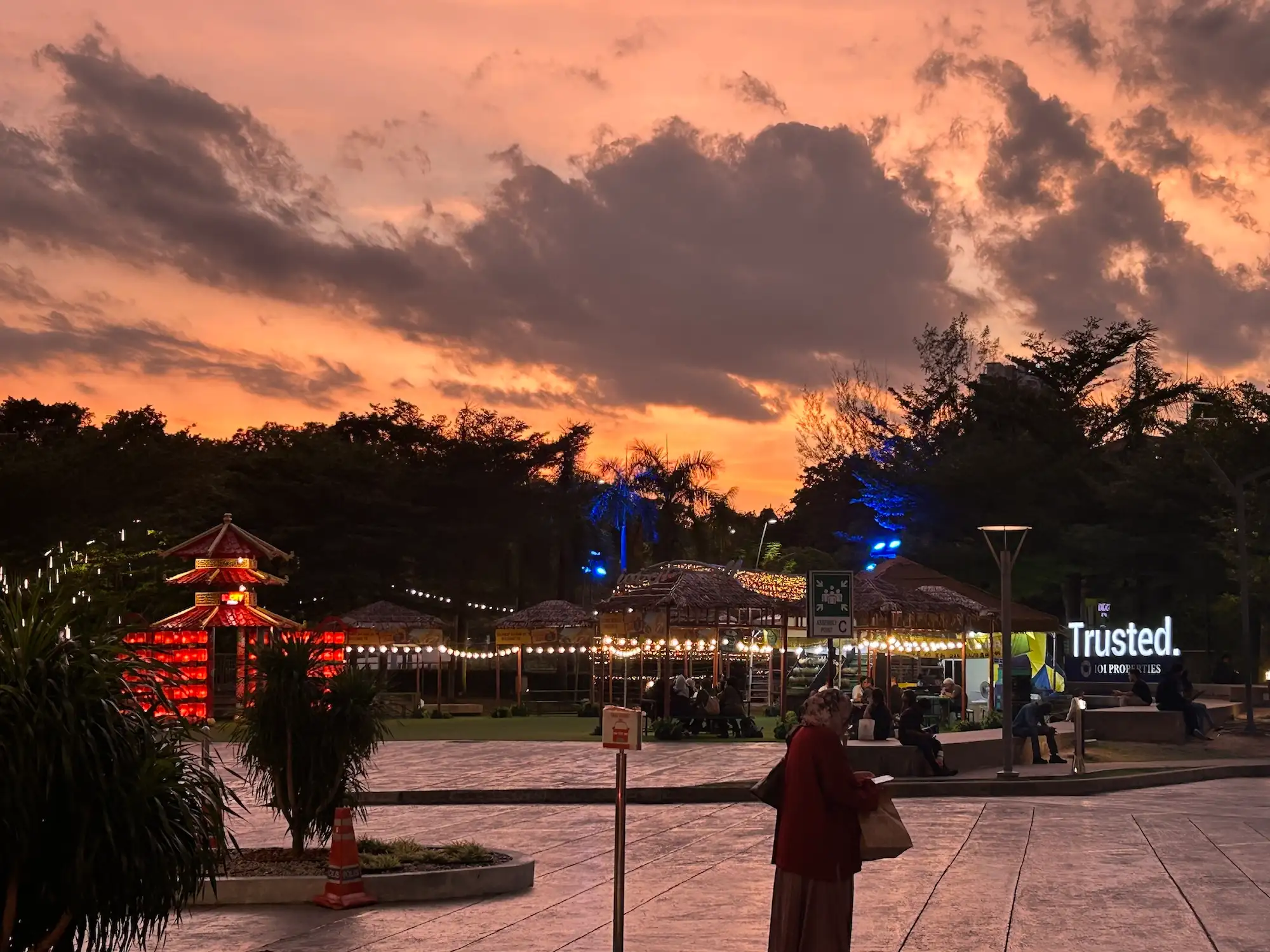 野村的月光照进出租屋的窗