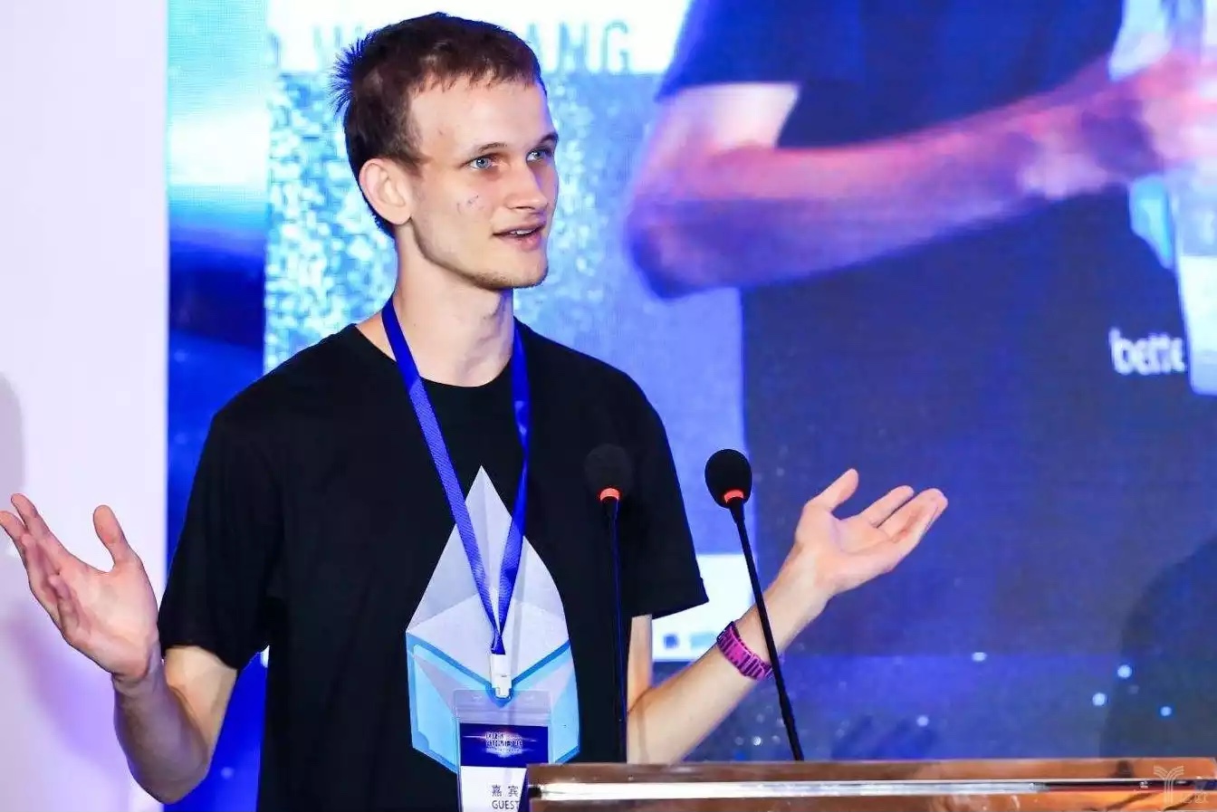 Vitalik 在中文社区的活动上发表演讲，图片源自网络